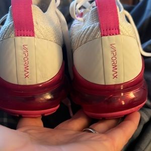 NIKE vapor max sneaker ☀️hot pink accents☀️